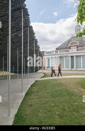Serpentine Pavillon im Sommer 2019 von Junya Ishigami, London entwickelt Stockfoto