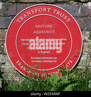 Transport Vertrauen Plakette auf der Edstone Aquädukt auf dem Birmingham, Stratford-upon-Avon Kanal, der längste Kanal Aquädukt in England. Stockfoto