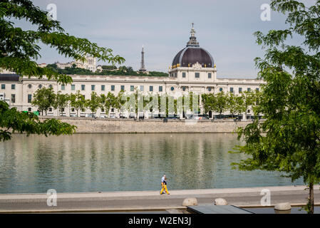 Rhone und Hôtel-Dieu de Lyon, opulente Riverside Gebäude, dass ein Krankenhaus für viele Jahrhunderte untergebracht, jetzt geplant für die Sanierung, Lyon, Frankreich Stockfoto