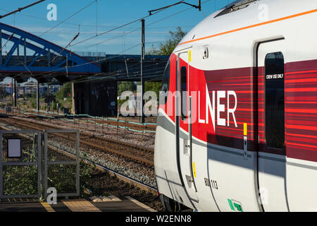 Peterborough, Cambirdgeshire, Großbritannien, Juli 2019, eine Aussicht auf eine Azuma LNER Bahnhof in Peterborough Station Stockfoto