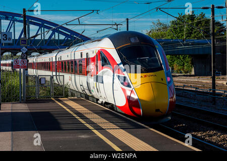 Peterborough, Cambirdgeshire, Großbritannien, Juli 2019, eine Aussicht auf eine Azuma LNER Bahnhof in Peterborough Station Stockfoto