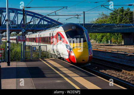 Peterborough, Cambirdgeshire, Großbritannien, Juli 2019, eine Aussicht auf eine Azuma LNER Bahnhof in Peterborough Station Stockfoto