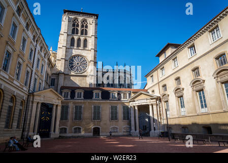 Lyon Kathedrale, Cathédrale Saint-Jean-Baptiste de Lyon, eine Römisch-katholische Kirche befindet sich auf dem Place Saint-Jean. Die Kathedrale ist dem Hl. Johannes geweiht Stockfoto