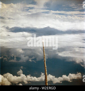 1988-STS-26 Entdeckung, OV-103, fernen Luft-zu-Luft starten - Space Shuttle Discovery starten Stockfoto