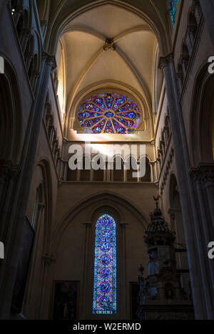 Rosette im Querschiff der Kathedrale von Lyon, die Kathedrale ist dem Hl. Johannes dem Täufer gewidmet, und ist der Sitz des Erzbischofs von Lyon, Ly Stockfoto