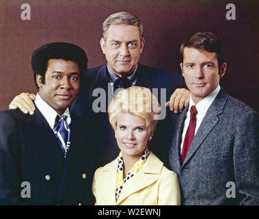 IRONSIDE NBC? Hafen Produktionen TV-Serie von Links: Don Mitchell; Raymond Burr (oben) Barbara Anderson, Don Galloway Stockfoto