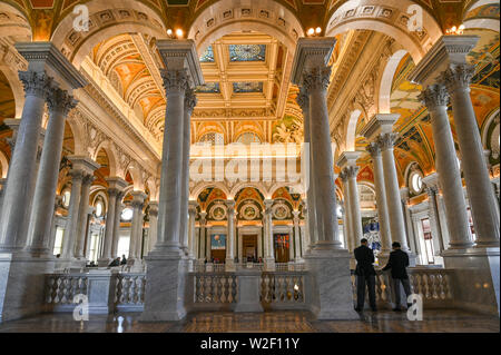 Eingang an der Bibliothek des Kongresses auf dem Capitol Hill. Die Bibliothek beherbergt 167 Millionen Einzelteile einschließlich mehr als 30 Millionen Bücher. Stockfoto