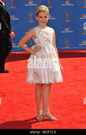 LOS ANGELES, Ca. 30. August 2010: Mad Men star Kiernan Shipka in der Primetime Emmy Awards 2010 im Nokia Theatre L.A. Leben in der Innenstadt von Los Angeles. © 2010 Paul Smith/Featureflash Stockfoto