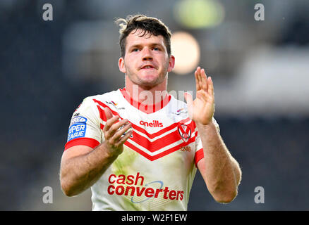 St Helen's Lachlan Coote begrüßt die Fans nach dem Abpfiff Stockfoto