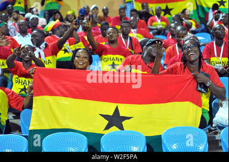 Ismailia, Ägypten. 8. Juli, 2019. Unterstützer von Ghana während Tunesien vs Ghana. Insgesamt Afrika Cup der Nationen Ägypten 2019 an der Ismailia Stadion östlich von Kairo (140 km). Foto: Chokri Mahjoub Credit: Chokri Mahjoub/ZUMA Draht/Alamy leben Nachrichten Stockfoto