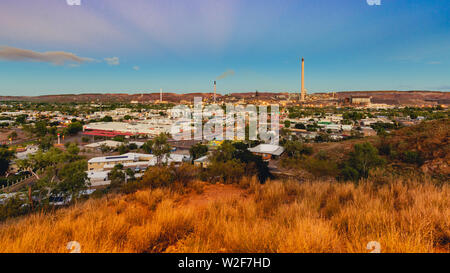 Sonnenaufgang über Mount Isa in Queensland - Australien Stockfoto