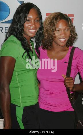 Venus und Serena Williams 2009 Foto von John Barrett/PHOTOlink.net Stockfoto