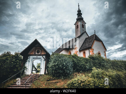 Kirche Maria Wert am Wörthersee in der Nähe von Velden in Österreich im Sommer am Morgen Stockfoto