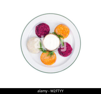 Pflanzlichen Burger aus Rüben, Karotten, Kartoffeln. Vegetarisches Menü. Stockfoto