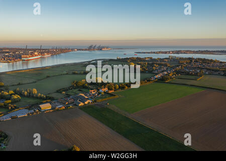 Felixstowe container Port aus der Luft über shotley Gate, Suffolk Stockfoto