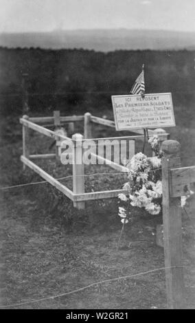 Grab eines der ersten drei amerikanische Soldaten in Aktion in Frankreich getötet. In französischer Sprache im Vordergrund anmelden, um diesen Effekt (unknown (genaues Datum) Stockfoto