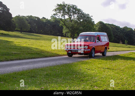 1974 70s Red Morris 10 CWT 1300 VAN bei der Classic Car Rallye am Sonntag, 7. Juli 2019. Mark Woodwards Oldtimer-Show im Hochsommer reiste zum malerischen Carnforth, um auf der diesjährigen Leighton Hall Transport Show weitere Klassiker, historics, Oldtimer-Motoren und Sammlerstücke zu präsentieren. Eine Gelegenheit, mehr als 500 Oldtimer vergangener Zeiten bei einer der umfangreichsten und vielfältigsten Shows des Sommer-Oldtimer-Events zu sehen. Stockfoto