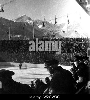 Eva Braun Sammlung - (Album 1) - NS-Soldaten an einem Hockeyspiel in Deutschland Ca. 1930s oder 1940s Stockfoto