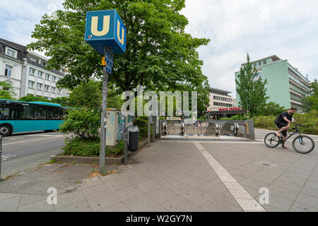 Frankfurt am Main, Juli 2019. Die Aussicht auf eine U-Bahn station Zeichen in der Stadt Stockfoto