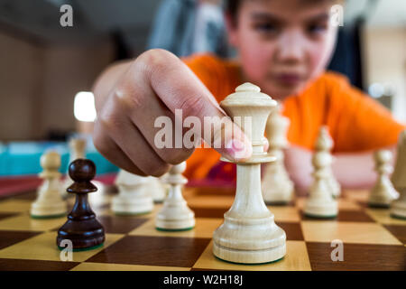 Junge Schachspieler in Paris, Frankreich. Stockfoto