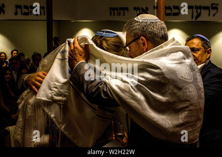 Jüdische Hochzeit in einer Synagoge in Paris, Frankreich. Stockfoto