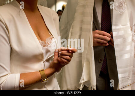 Jüdische Hochzeit in einer Synagoge in Paris, Frankreich. Stockfoto