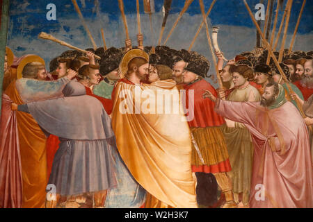 Der Scrovegni Kapelle. Fresko von Giotto, 14.Jahrhundert. Der Kuß des Judas n den Garten von Gethsemane. Padua. Italien. Stockfoto