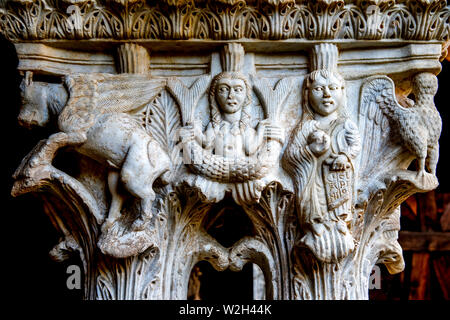 Die Kathedrale Santa Maria Nuova Kreuzgang, Monreale, Sizilien, Italien. Hauptstadt. Stockfoto