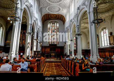 Cafe in der Gilde Kirche von St Mary Aldermary, City of London, Großbritannien Stockfoto