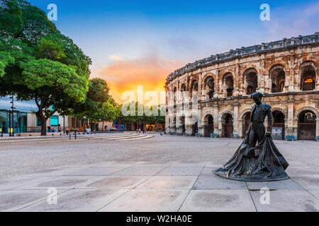 Nimes, Frankreich. Blick auf das antike römische Amphitheater. Stockfoto