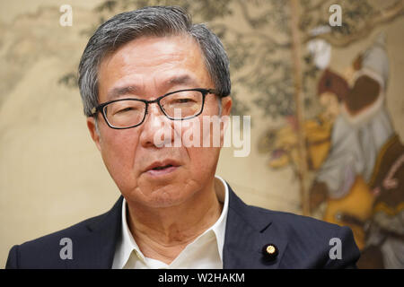 Japanische Gesetzgeber Takeshi Fujimaki ist Tokio, Japan am 27. Juni 2019 befragt. Credit: Tsutomu Yamada/LBA/Alamy leben Nachrichten Stockfoto