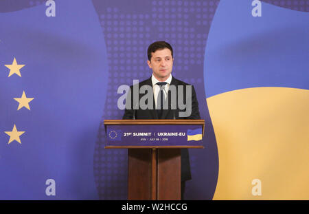 Kiew, Ukraine. 8. Juli, 2019. Präsident der Ukraine Volodymyr Zelenskiy ist während des Gipfels in Kiew, Ukraine, 8. Juli 2019. Das 21. Gipfeltreffen EU-Ukraine findet in Kiew mit Besuch des Präsidenten des Europäischen Rates und der Europäischen Kommission zu sehen. Credit: sergii Kharchenko/ZUMA Draht/Alamy leben Nachrichten Stockfoto
