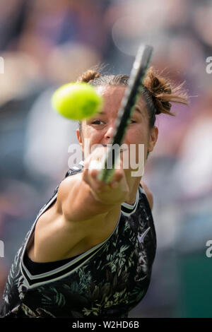 Maria Sakkari Griechenlands auf Hochtouren spielen Rückhand gegen Johanna Konta der GBR auf die Natur Tal Internationale 2019, Devonshire Park, Eastbourne Stockfoto