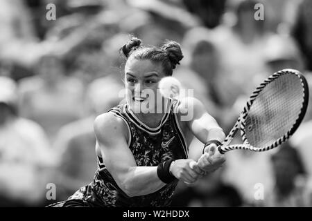 Maria Sakkari Griechenlands spielen mit zwei rückhand gegen Johanna Konta der GBR auf die Natur Tal Internationale 2019, Devonshire Park, Eastbourne-En übergeben Stockfoto