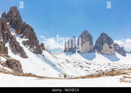 Herrlichen Blick auf die Drei Zinnen (Tre Cime di Lavaredo). Trentino Alto Adidge, Dolomiten, Südtirol, Italien, Europa. UNESCO. Rot Stockfoto