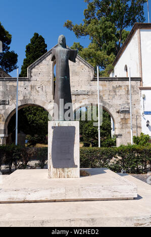 Statue vor dem Osttor, Kos-Stadt, Kos, Dodekanes, Griechenland. Stockfoto