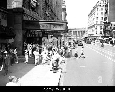 Fox Theater: Joe 'Wanna eine Ente 'Joe Penner in Person kaufen. Washington, D.C., Ca. Juni 1934 Stockfoto