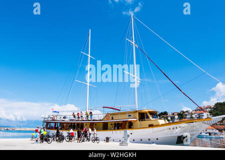 Boot für Radtour, Riva, Jelsa, Hvar, Dalmatien, Kroatien Stockfoto