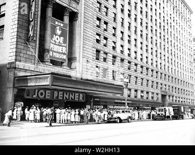 Fox Theater: Joe 'Wanna eine Ente 'Joe Penner in Person kaufen. Washington, D.C., Ca. Juni 1934 Stockfoto