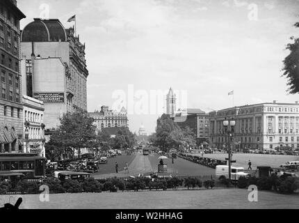 Blick auf der Pennsylvania Avenue in Richtung US Capitol, Washington, D.C. Ca. Mai 1934 Stockfoto