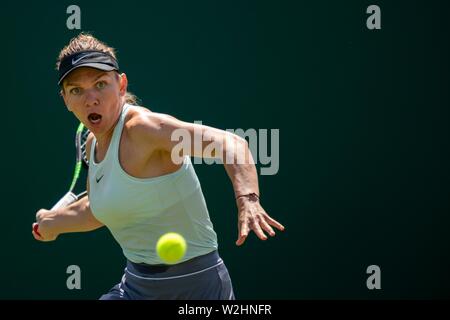 Simona Halep von Rumänien in Aktion gegen Angelique Kerber in Deutschland auf die Natur Tal Internationale 2019, Devonshire Park, Eastbourne - England. Thur Stockfoto