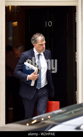 London, Großbritannien. 9. Juli 2019. Minister verlassen die wöchentliche Kabinettssitzung am 10. Julian Smith (Parlamentarischer Staatssekretär des Finanzministeriums - Chief Whip) Stockfoto