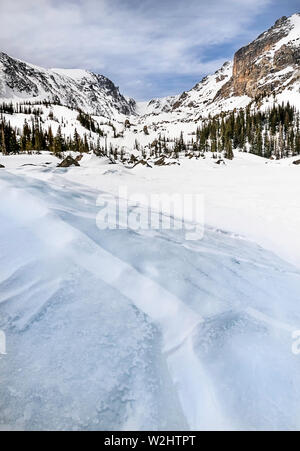 See Haiyaha ist ein Alpensee im Rocky Mountain National Park. Stockfoto