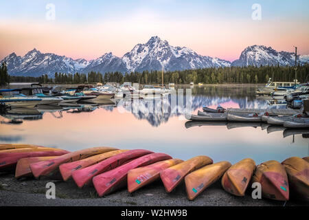 Sommer Sonnenaufgang auf Colter Bay im Grand Teton National Park, Wyoming Stockfoto