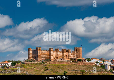 Castillo de Burgalimar, maurische Burg, 10. Jahrhundert, auf einem Hügel über der Stadt Baños de la Encina, Provinz Jaen, Andalusien, Spanien Stockfoto