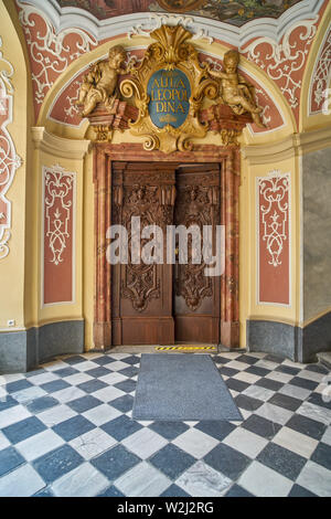 Verzierte Holztür Aula Leopoldina Museum der Universität Breslau. Stockfoto