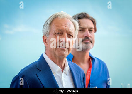 François Margot, Abbot-President der Bruderschaft der Winzer in Vevey. Die Vorbereitungen für die ersten Fete des Vignerons dieses Jahrtausends ist gut auf dem Weg, und am Montag, Schauspieler und Techniker geprüft, Teile der Show vor geladenen Gästen und Medien. Die Fête des Vignerons - weinbauern's Festival - feierte in der Schweizer Stadt Vevey seit 1797 und geschieht nur fünf Mal pro Jahrhundert oder weniger. Das letzte Mal das Festival gefeiert wurde, war im Jahr 1999. Die Feier in der Innenstadt Marktplatz zu einem 40.000 Sitz Arena, mit unterschiedlichen theatralischen zeigt jeden nahe. Stockfoto