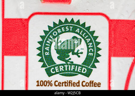 Rainforest Alliance Certified 100% zertifizierter Kaffee Detail auf Karton von Jimmys Eiskaffee das Fett Frei, eine Fettfreie Latte Skinny Stockfoto