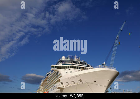 Papenburg, Niedersachsen/Deutschland - September 01, 2012: Der cuiseship Neubau Berühmtheit Reflexion (IMO 9506459) an der Verschraubung, Kai Meyer s Stockfoto