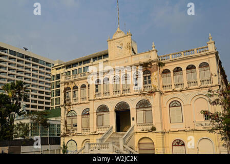 Bangkok, Thailand - Februar 02, 2019: Historische der East Asiatic Company Bürogebäude am Ufer des Mae Nam Chao Phraya in der soi Charoen krung 40 Stockfoto